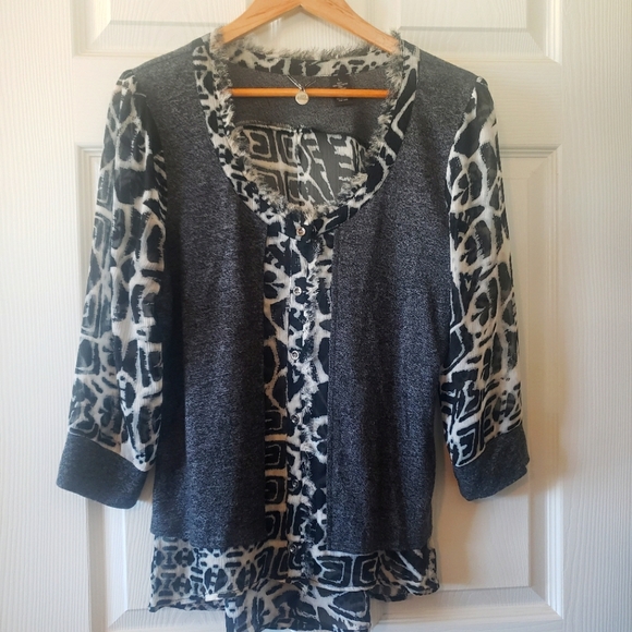 BKE Boutique blouse - Picture 1 of 3